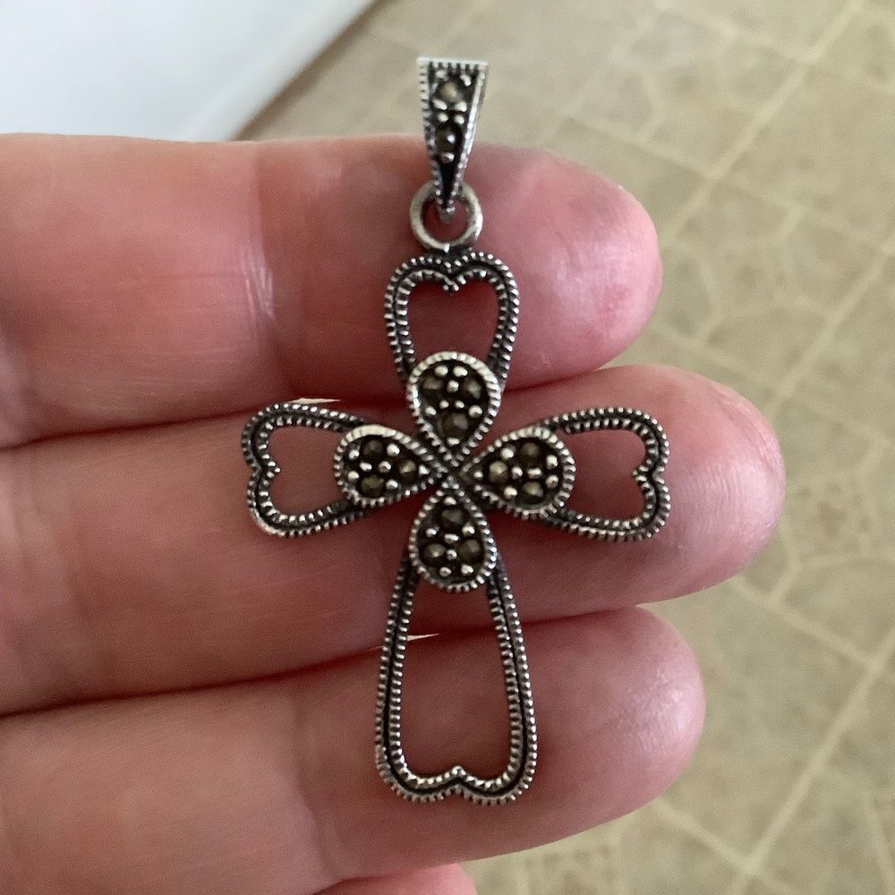 Sterling SILVER 925 MARCASITE BEAUTIFUL CROSS​​